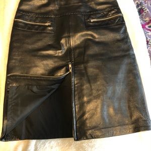 Caché 100% Black leather skirt with zipper detail!